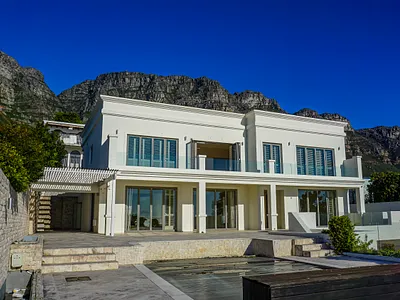 4 Bedroom House For Sale in Cape Town - hR1j.webp