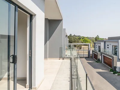 3 Bedroom Townhouse For Sale in Sandton - yIeU.webp