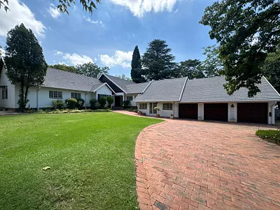 5 Bedroom House To Rent in Sandton - d1jL.webp