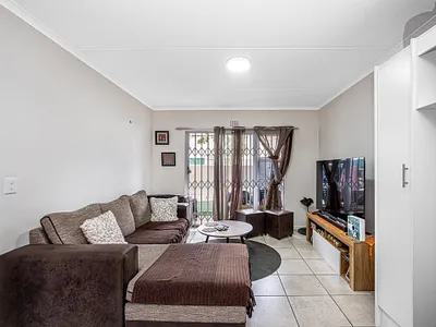 3 Bedroom Apartment To Rent in Parow - img