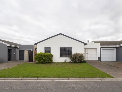 2 Bedroom House To Rent in Eersterivier - LrrI.webp