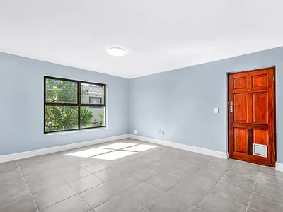2 Bedroom Apartment For Sale in Parow - nhF7.webp