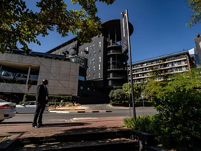 1 Bedroom Apartment For Sale in Sandton - 2kkT.webp