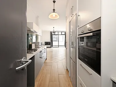 1 Bedroom Apartment To Rent in Cape Town - MlcJ.webp