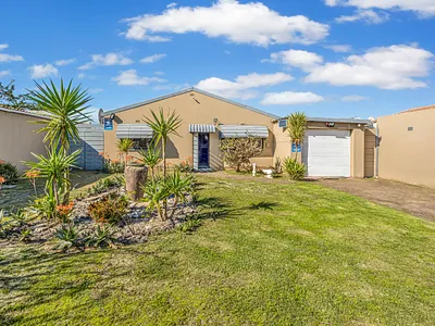 3 Bedroom House For Sale in Cape Town - rIFX.webp