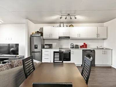 2 Bedroom Apartment For Sale in Cape Town - img