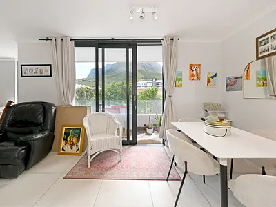 2 Bedroom Apartment For Sale in Cape Town - UFYl.webp