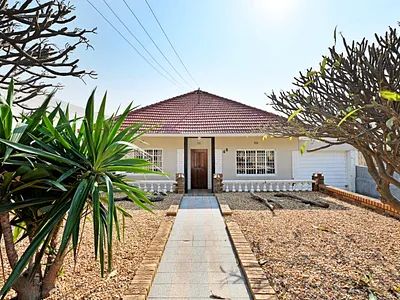5 Bedroom House For Sale in Cape Town - fcx8.webp