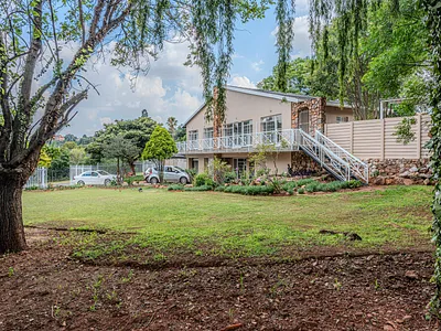 3 Bedroom House For Sale in Roodepoort - cqWd.webp