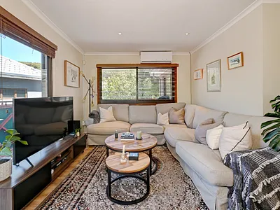 2 Bedroom Apartment To Rent in Cape Town - IcKP.webp