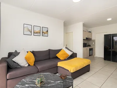 3 Bedroom Apartment To Rent in Parow - img