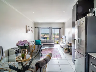 2 Bedroom Apartment For Sale in Sandton - QxUY.webp