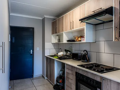 2 Bedroom Apartment For Sale in Kempton Park - 7uII.webp