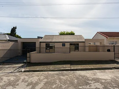 3 Bedroom House For Sale in Cape Town - img
