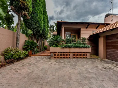 6 Bedroom House For Sale in Pretoria - pjEn.webp