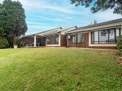 4 Bedroom Townhouse For Sale in Kloof - AvIi.webp
