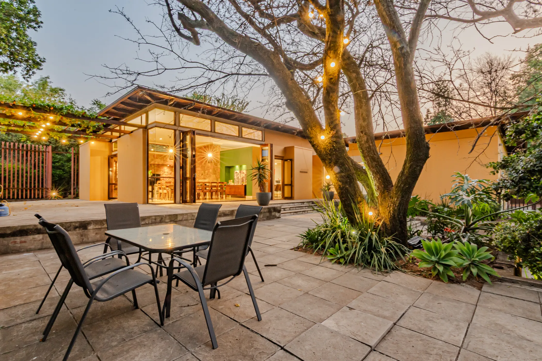 Carousel Indicator - BwnO.webp