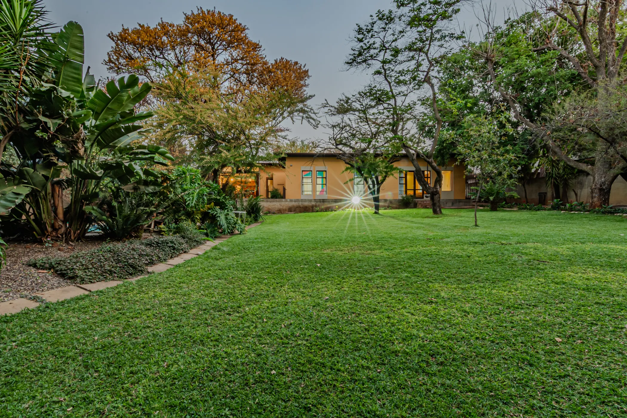 Carousel Indicator - r12R.webp