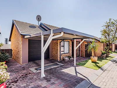 2 Bedroom Townhouse For Sale in Pretoria - 61ru.webp