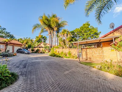 3 Bedroom Townhouse For Sale in Pretoria - lEEq.webp