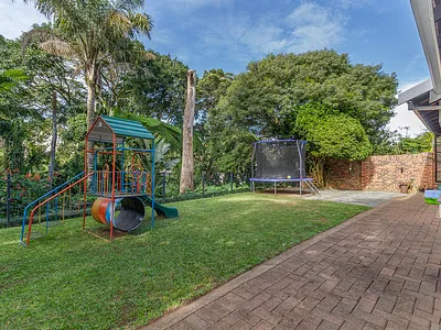 3 Bedroom Townhouse For Sale in Kloof - nqa0.webp