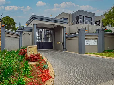4 Bedroom House For Sale in Bedfordview - xmWT.webp