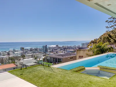 6 Bedroom House For Sale in Cape Town - img