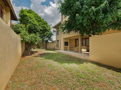 4 Bedroom House For Sale in Sandton - dGh0.webp