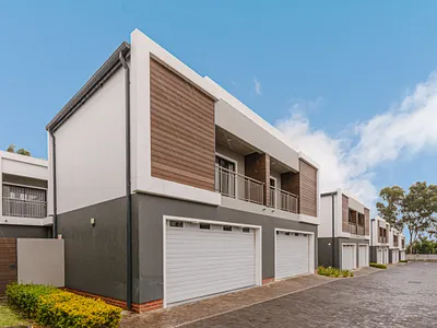3 Bedroom Townhouse To Rent in Sandton - 31Uu.webp