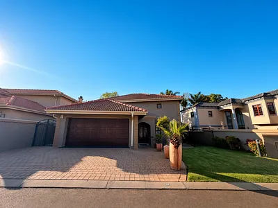 4 Bedroom House For Sale in Johannesburg - aTzk.webp