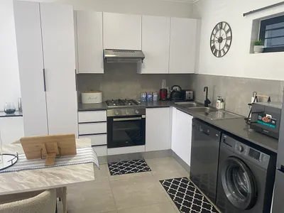1 Bedroom Apartment To Rent in Sandton - qsBy.webp