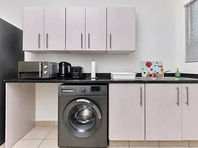 3 Bedroom Apartment To Rent in Sandton - img