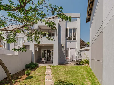 2 Bedroom Apartment For Sale in Sandton - img