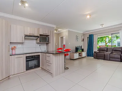 2 Bedroom Apartment For Sale in Sandton - img