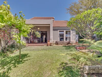 2 Bedroom Townhouse For Sale in Sandton - img