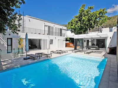 4 Bedroom House To Rent in Cape Town - MRs7.webp