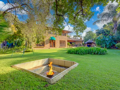 5 Bedroom House For Sale in Sandton - nF97.webp