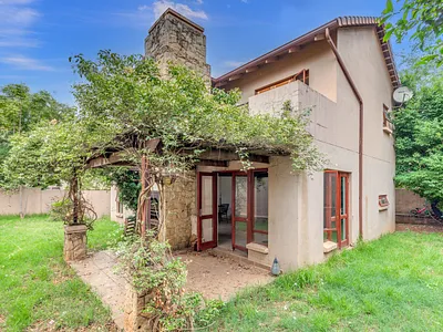 3 Bedroom House For Sale in Sandton - oSa7.webp