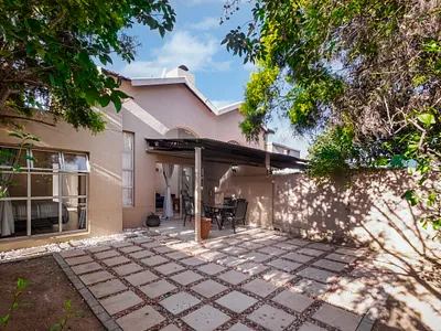 2 Bedroom Townhouse For Sale in Randburg - DxeH.webp