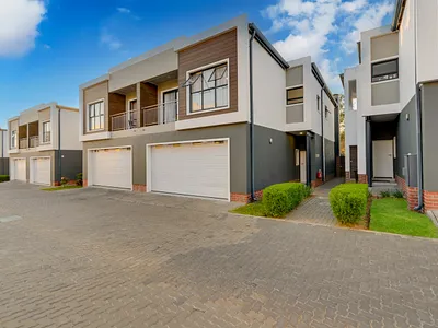 4 Bedroom House To Rent in Sandton - HXmM.webp