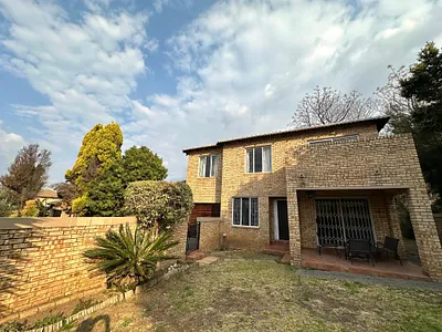 3 Bedroom Townhouse To Rent in Randburg - avtl.webp