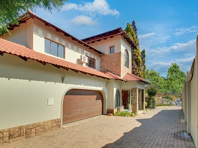 4 Bedroom House To Rent in Sandton - mAON.webp