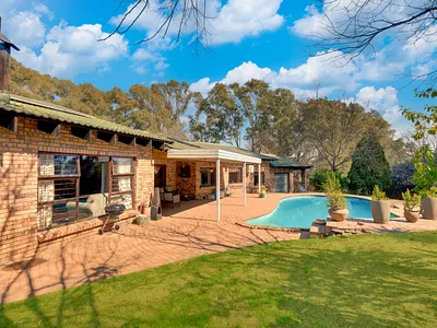 4 Bedroom House For Sale in Sandton - fYEc.webp