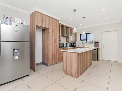 2 Bedroom Apartment For Sale in Sandton - img