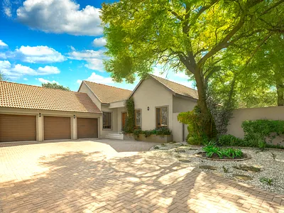 4 Bedroom House For Sale in Sandton - RlwO.webp