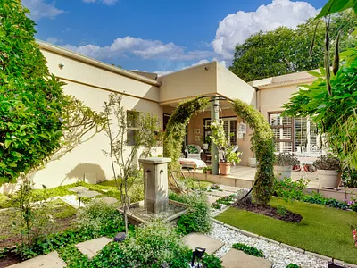 2 Bedroom House For Sale in Sandton - img