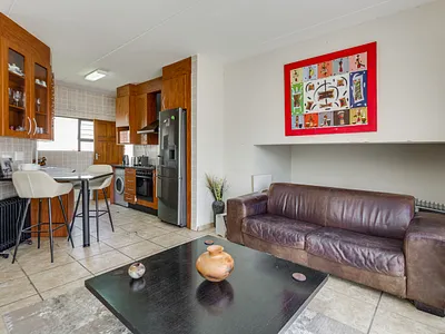 2 Bedroom Apartment For Sale in Sandton - 9vCx.webp