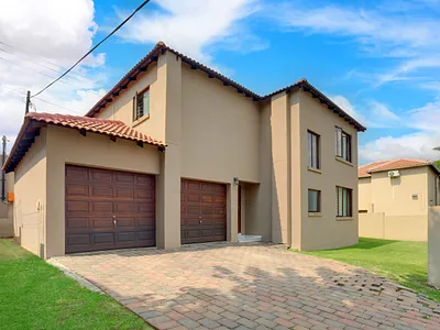 3 Bedroom House For Sale in Sandton - iESj.webp