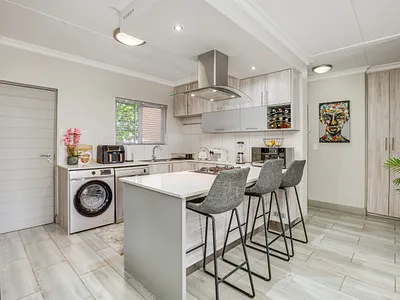 2 Bedroom Apartment For Sale in Sandton - 6H7T.webp