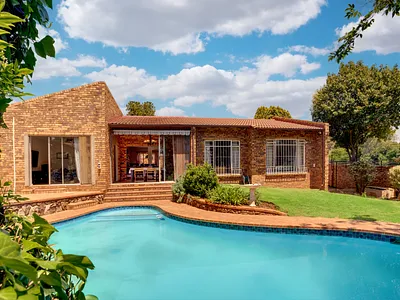 4 Bedroom House For Sale in Sandton - hvXo.webp